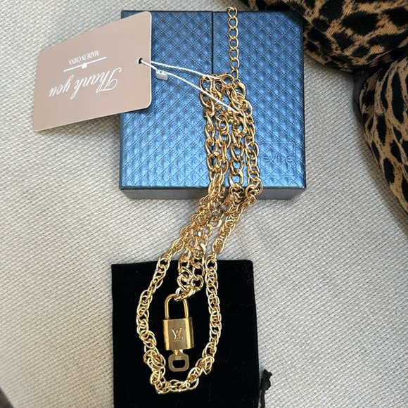 Luis Vuitton 🔐 Lock & Key #320 on double link chain. Nice weight. - Picture 6 of 8